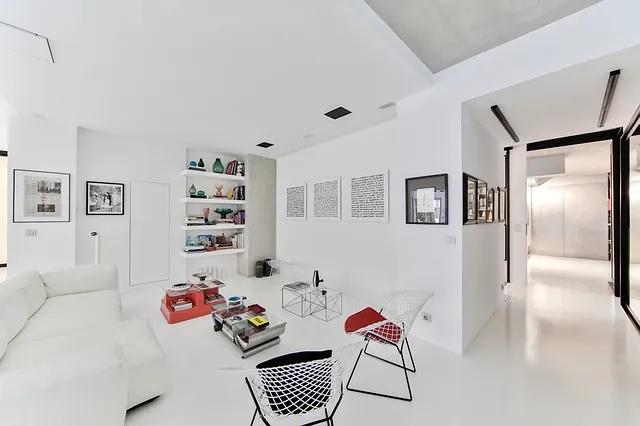 Mieszkanie w stylu loft - modne stoły loftowe